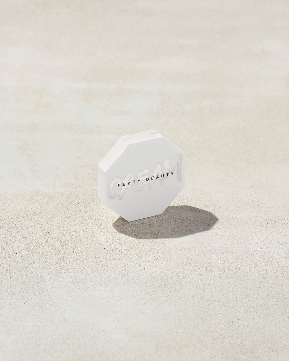 Румяна Fenty Beauty Cheeks Out Freestyle Cream Blush, оттенок PETAL POPPIN