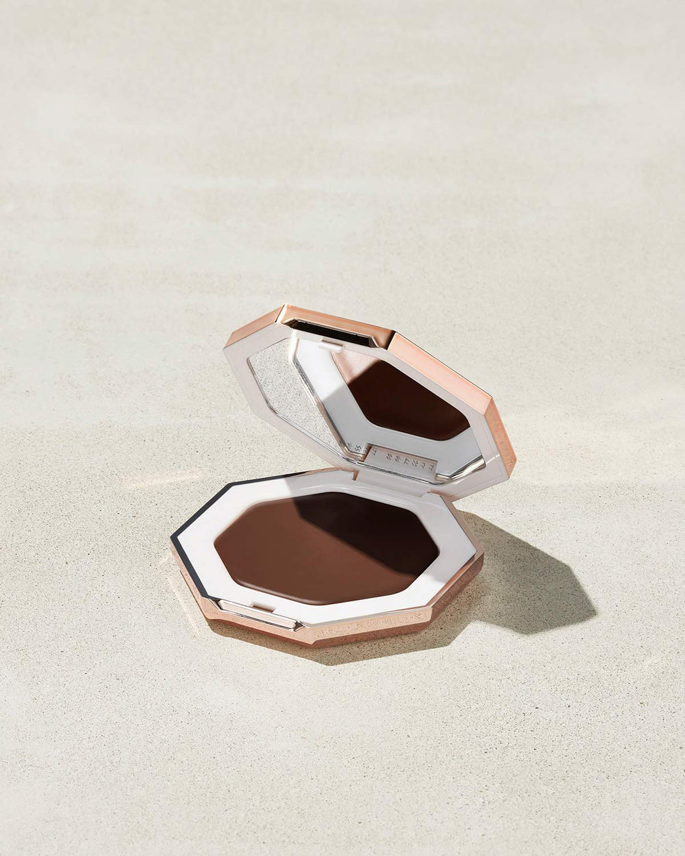 Бронзер Fenty Beauty Cheeks Out Freestyle Cream Bronzer, оттенок CHOCOLATE