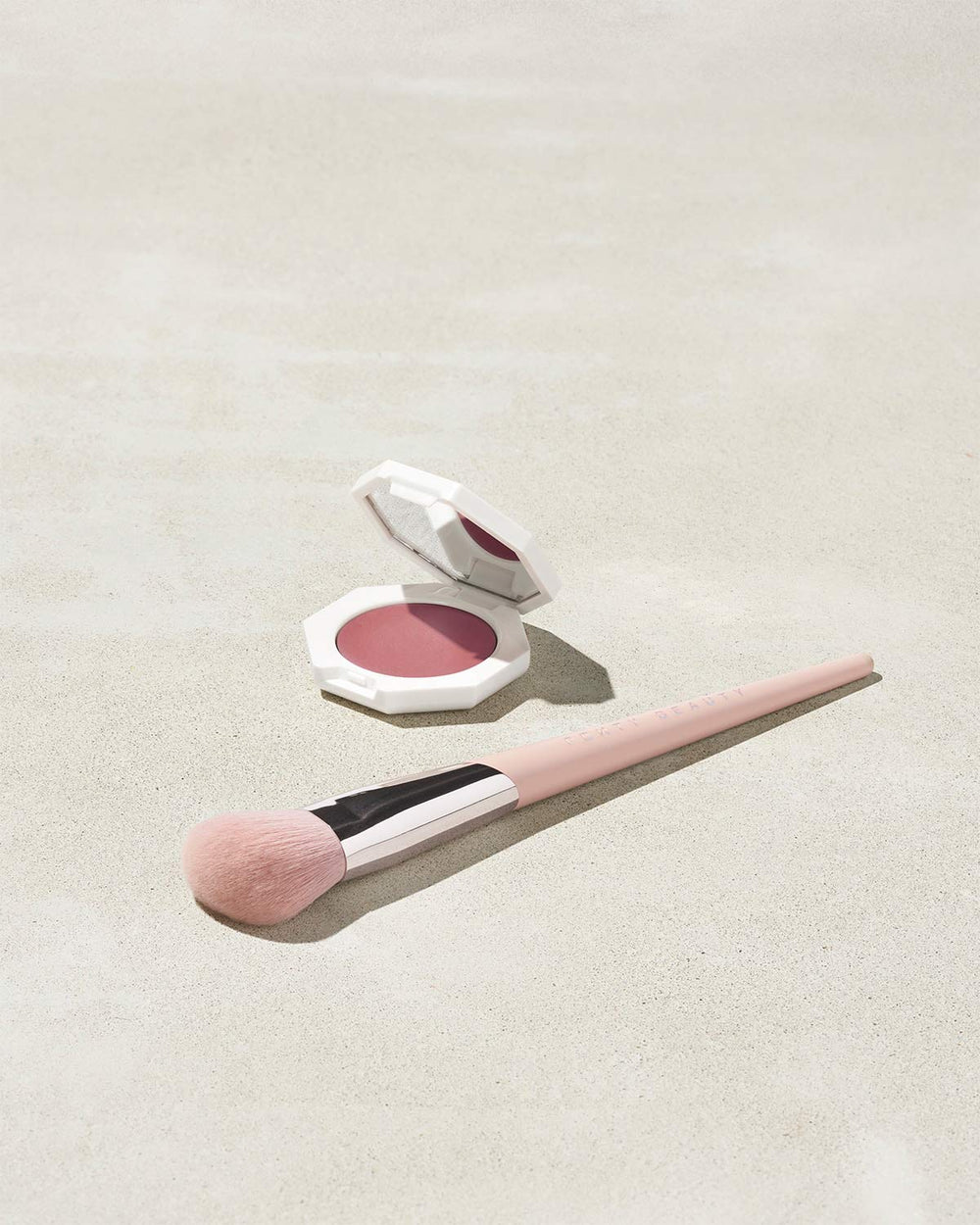 Румяна Fenty Beauty Cheeks Out Freestyle Cream Blush, оттенок COOL BERRY
