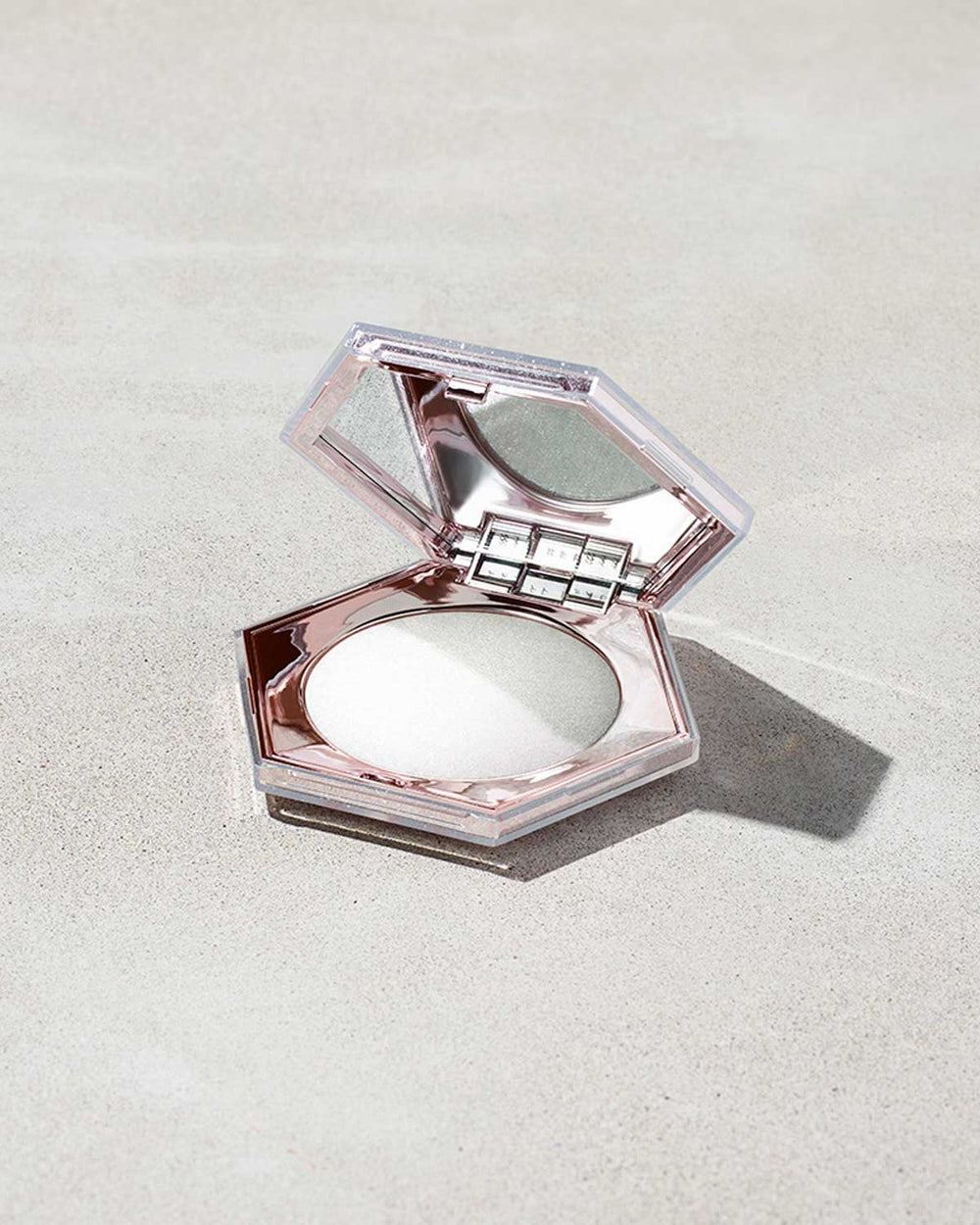 Хайлайтер Fenty Beauty Diamond Bomb All-Over Diamond Veil, оттенок How Many Carats?!