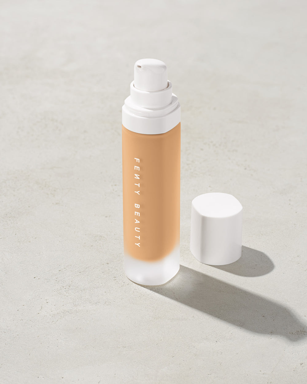 Тональное средство Fenty Beauty Pro Filt'r Soft Matte Longwear Foundation, оттенок #240