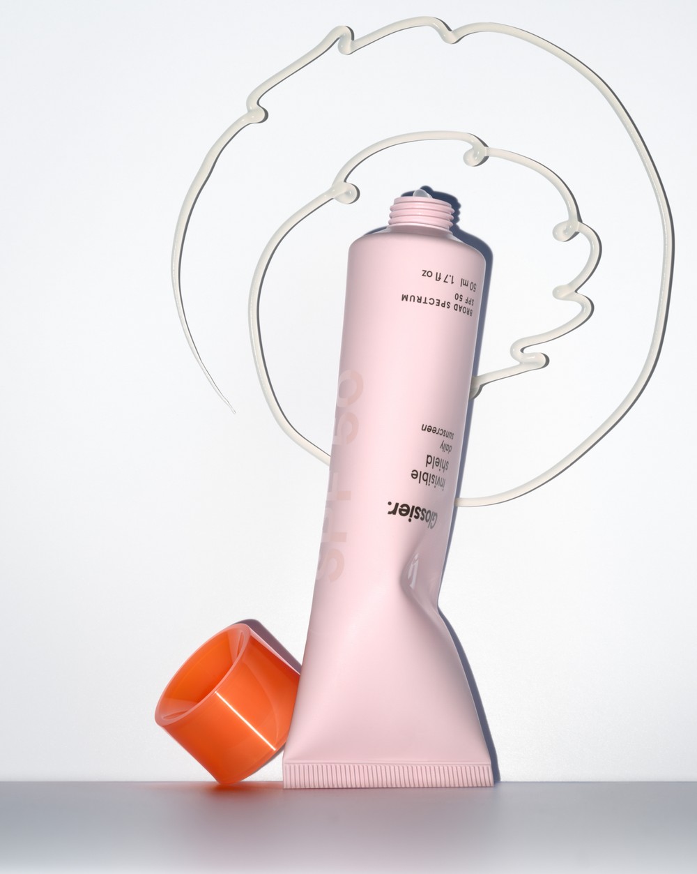 Солнцезащитное средство Glossier Invisible Shield SPF 50