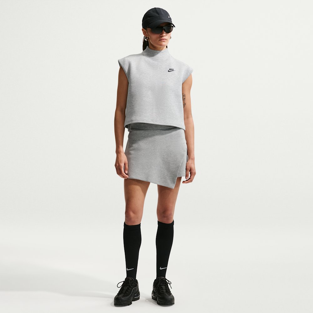 Футболка женская Nike Sportswear Tech Fleece